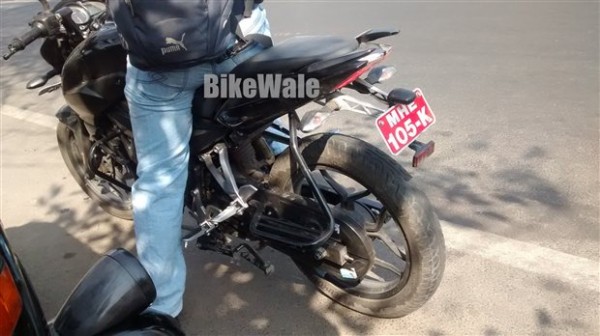 bajaj-pulsar-150ns-images-4