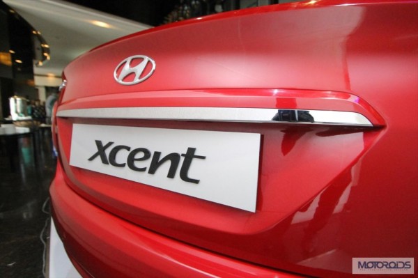 hyundai-xcent-images-price-features-specs- (16)