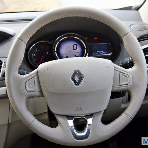 Renault Fluence facelift steering wheel