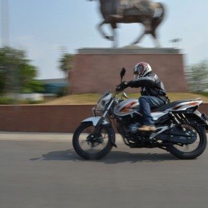 Bajaj Discover  M review