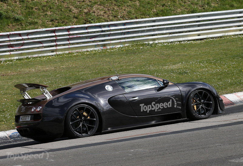 Bugatti Veyron spy test