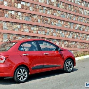 Hyundai Xcent Red