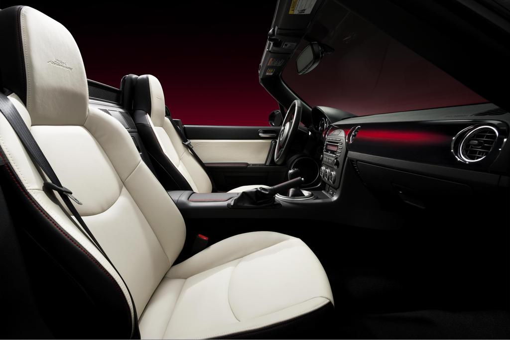 Mazda MX-5 Miata 25th Anniversary Edition Interior (4)