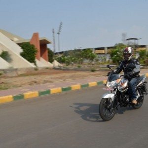 bajaj discover m review images price