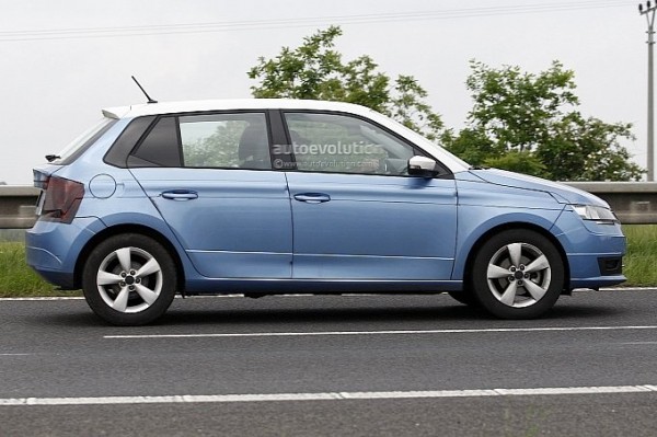 2014-skoda-fabia-spy-shot-clear-3