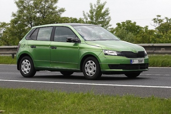 2014-skoda-fabia-spy-shot-clear-5