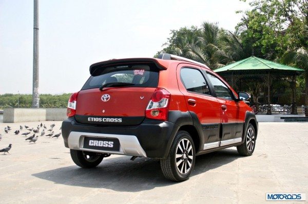 Etios Cross Inferno Orange (1)