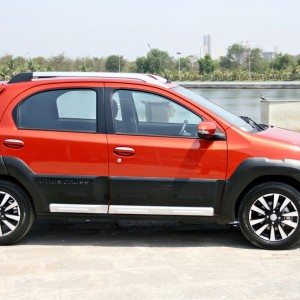 Etios Cross Inferno Orange