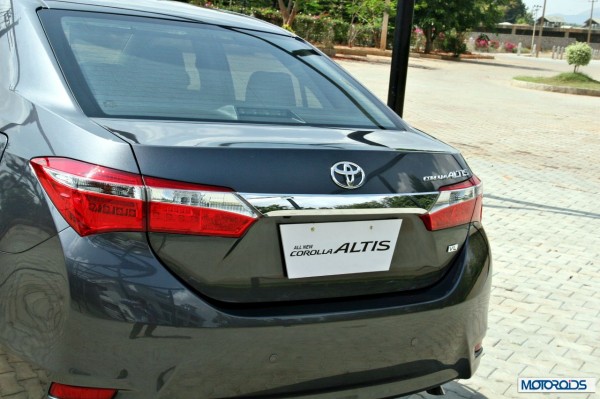 New 2014 toyota Corolla Altis India (28)