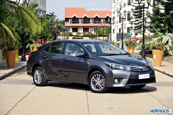 New 2014 toyota Corolla Altis India (36)