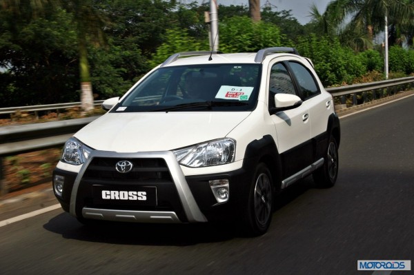 Toyota Etios Cross  exterior (2)