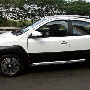 Toyota Etios Cross exterior