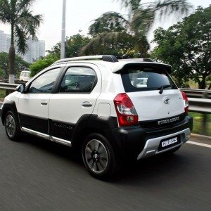 Toyota Etios Cross exterior