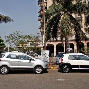 Toyota Etios Cross exterior action