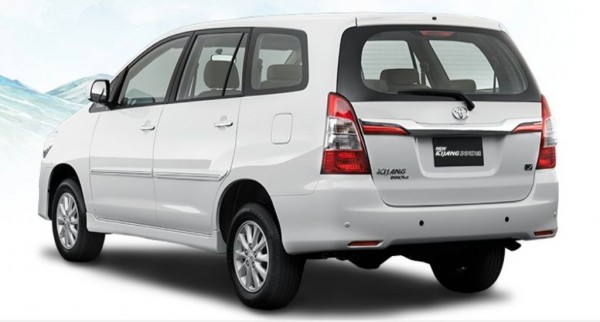 Toyota-Innova-Facelift-Rear