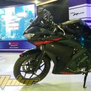 yamaha yzf r features images