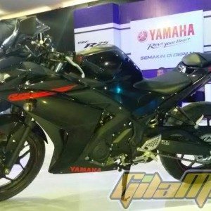 yamaha yzf r features images