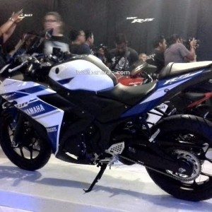 yamaha yzf r features images