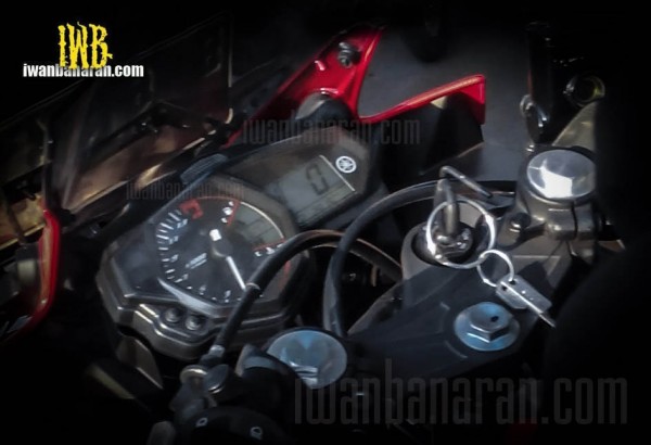 yamaha-yzf-r25-speedometer