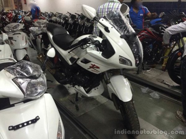 2014-Hero-Karizma-R-front-spotted-at-dealership-1024x768