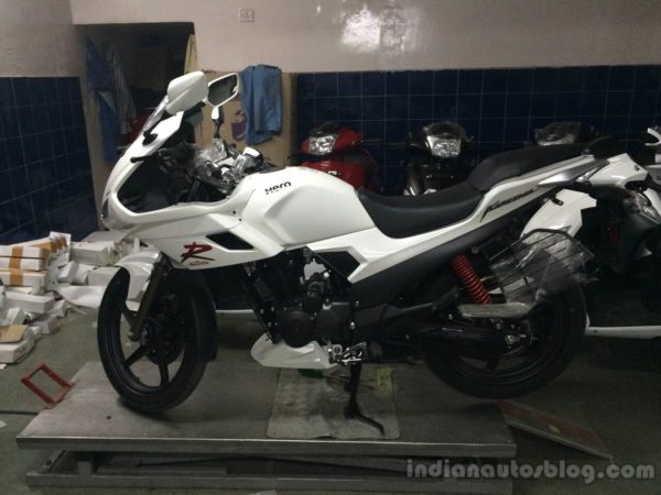 2014-Karizma-R-side-spotted-at-dealership