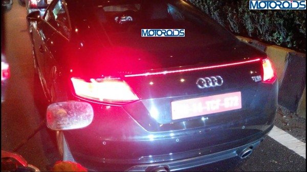 2015-audi-tt-rear-spied-motoroids (1)