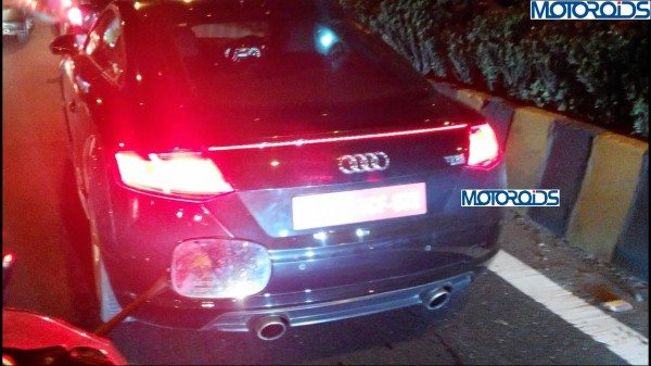 2015-audi-tt-rear-spied-motoroids (2)