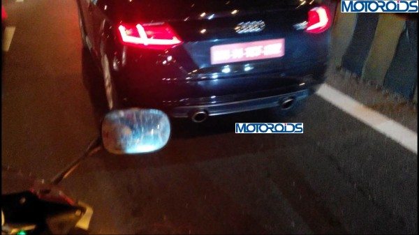 2015-audi-tt-rear-spied-motoroids (3)