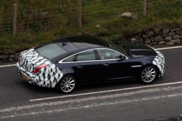 Jaguar-XJ-Facelift-Spy-Pics-image-3