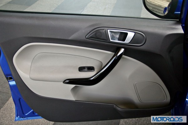 New 2014 Ford Fiesta interior (13)