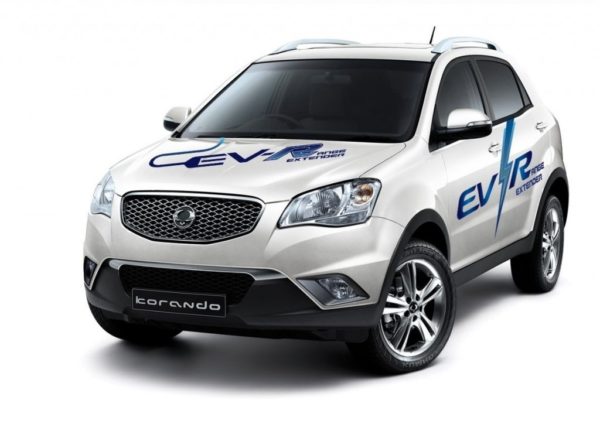 Ssangyong Korando C EV R front three quarters  image