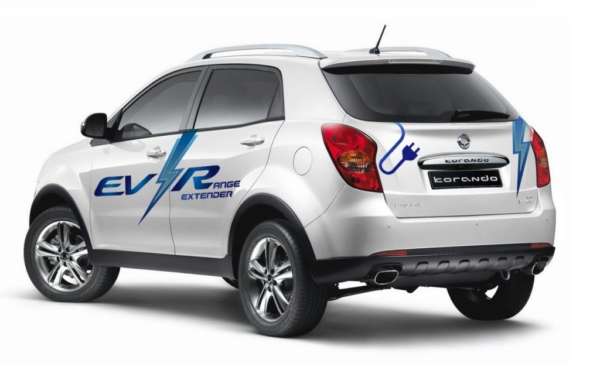 Ssangyong-Korando-C-EV-R-rear-three-quarters-2014-image-2