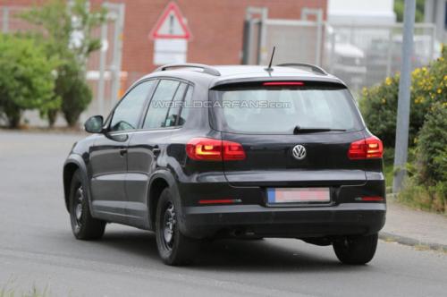 Volkswagen-T-ROC-Spied-Rear
