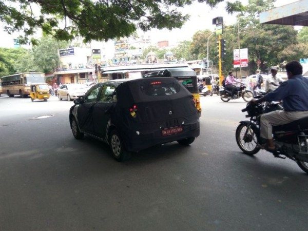 hyundai-i20-chennai-2015-image-2