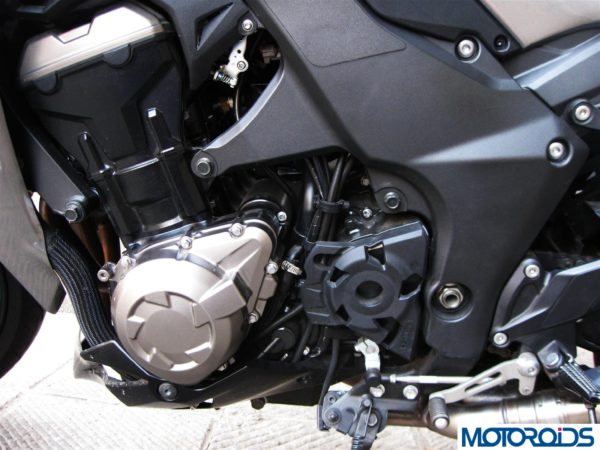 2014 Kawasaki Z1000 engine left side view