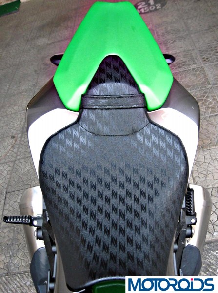 2014 Kawasaki Z1000 seat
