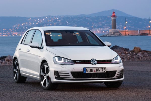 2014-volkswagen-golf-gti-09