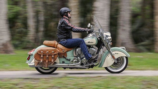 2015-Indian-Motorcycles-Chief-Two-Tone-Color-images-1