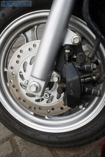 The 190mm Nissin disc brake inspires confidence