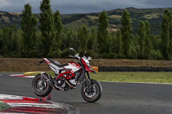 Ducati-Hypermotard-2015-Image-Gallery-2