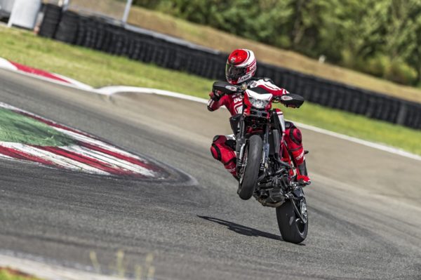 Ducati-Hypermotard-2015-Image-Gallery-4