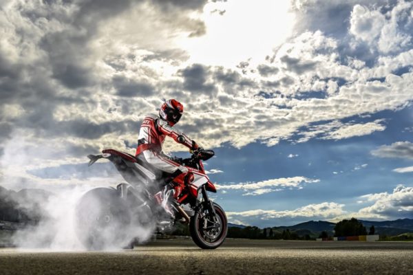 Ducati-Hypermotard-2015-Image-Gallery-6