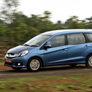 Honda Mobilio action