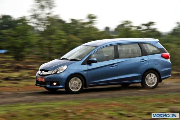 Honda Mobilio action (1)