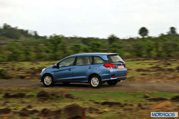 Honda Mobilio action (6)