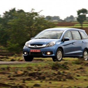 Honda Mobilio action