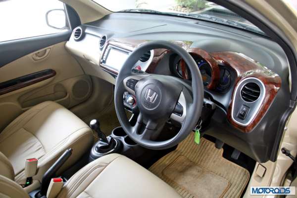 Honda Mobilio interior exterior (41)