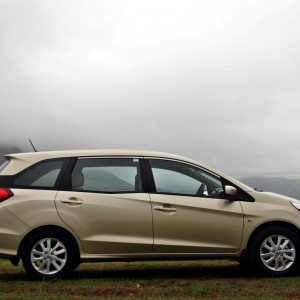 Honda Mobilio profile