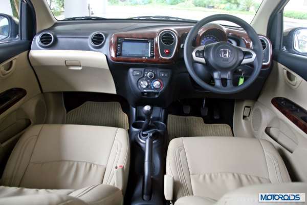 Honda mobilio interior (2)