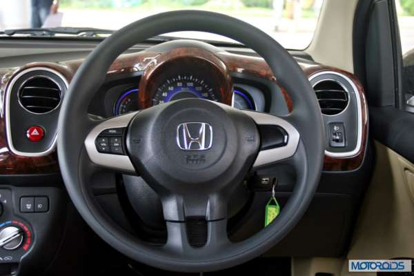 Honda mobilio interior (3)